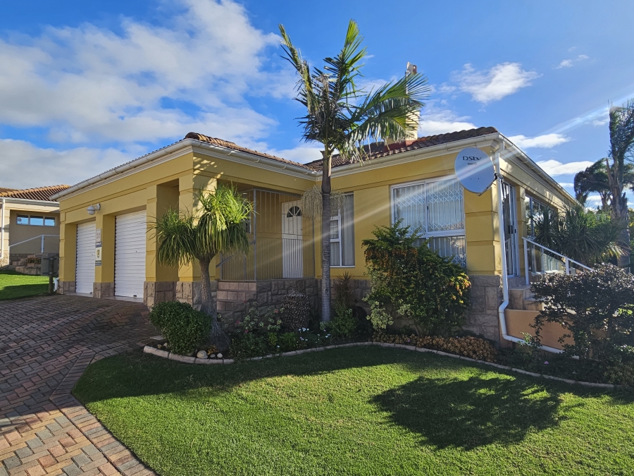 3 Bedroom Property for Sale in Wavecrest Eastern Cape
